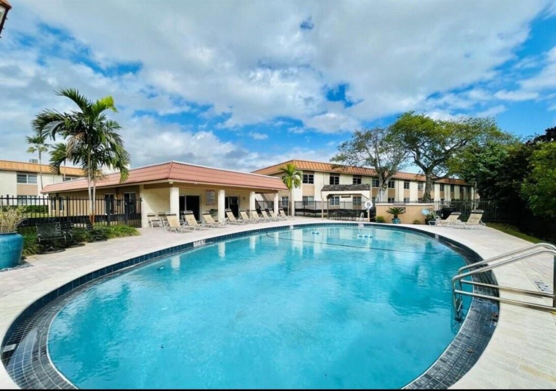 Property Photo:  9 NE 19th Court C215  FL 33305 