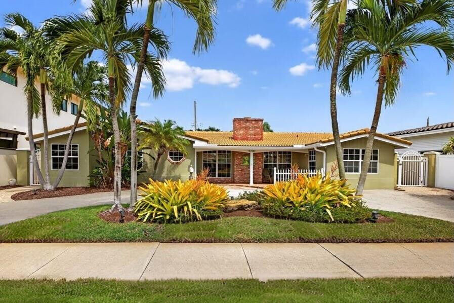 Property Photo:  5730 NE 21st Road  FL 33308 