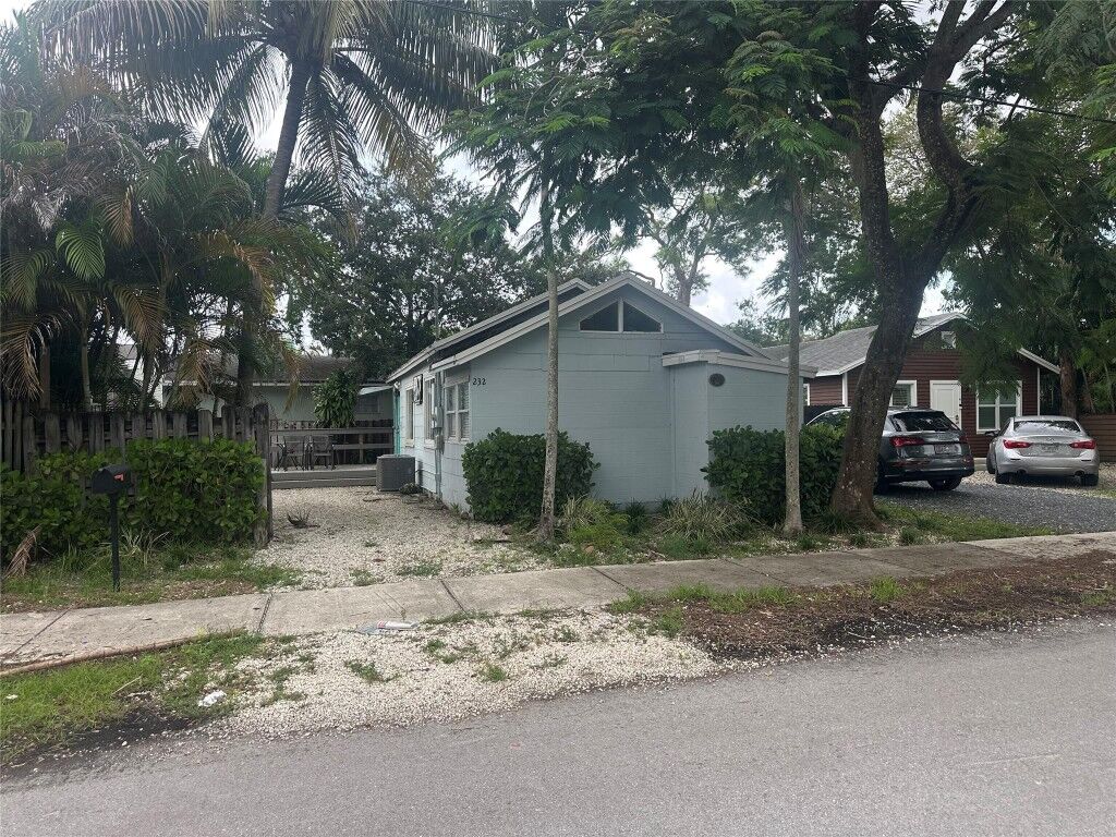 Property Photo:  232 Seminole Avenue  FL 33312 