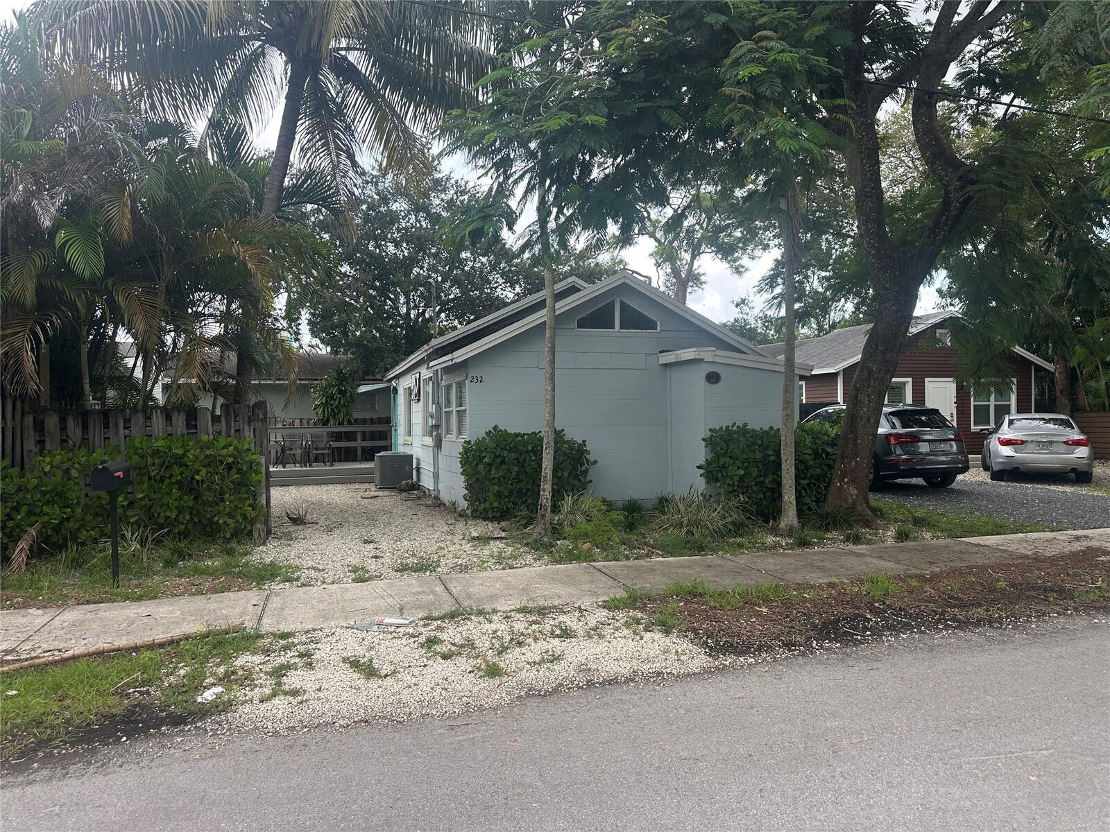 Property Photo:  232 Seminole Avenue  FL 33312 
