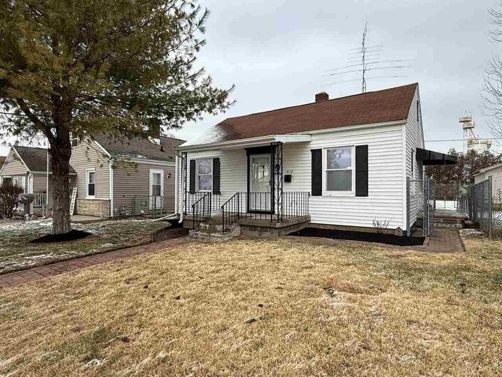 Property Photo: 1016 NW D Street IN 47374