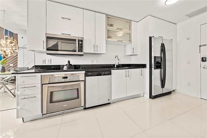 Property Photo:  60 SW 13th St 2422  FL 33130 