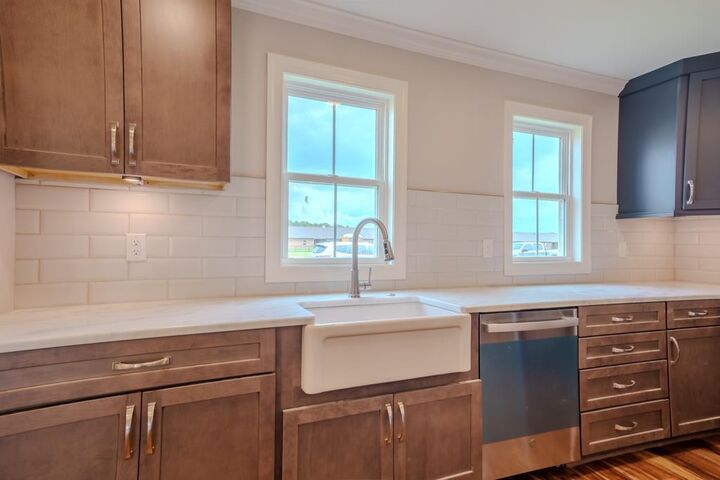 Property Photo:  197 Wynchase Dr E  AL 35661 - MUSCLE S 