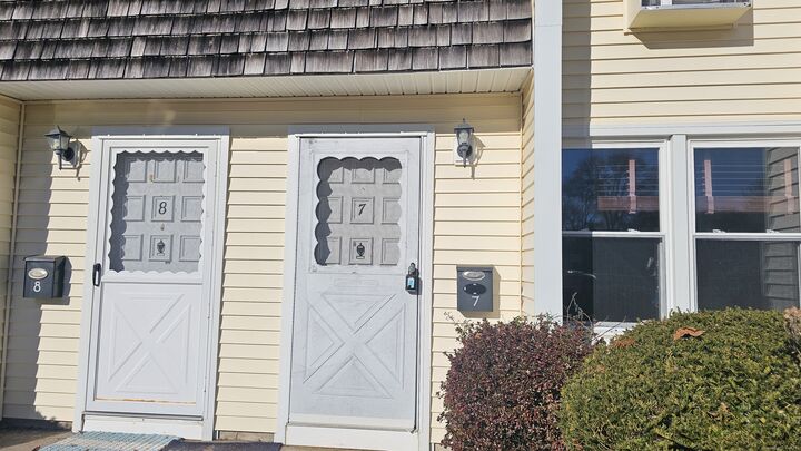 Property Photo:  127 Black Point Road Apt 7  CT 06357 