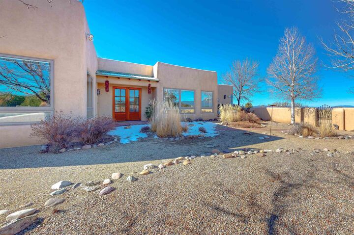 Property Photo:  98 Calle Mirador  NM 87557 