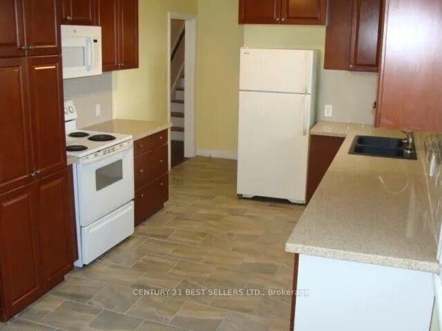 Property Photo:  64 Glenview Drive  ON L8G 2L6 