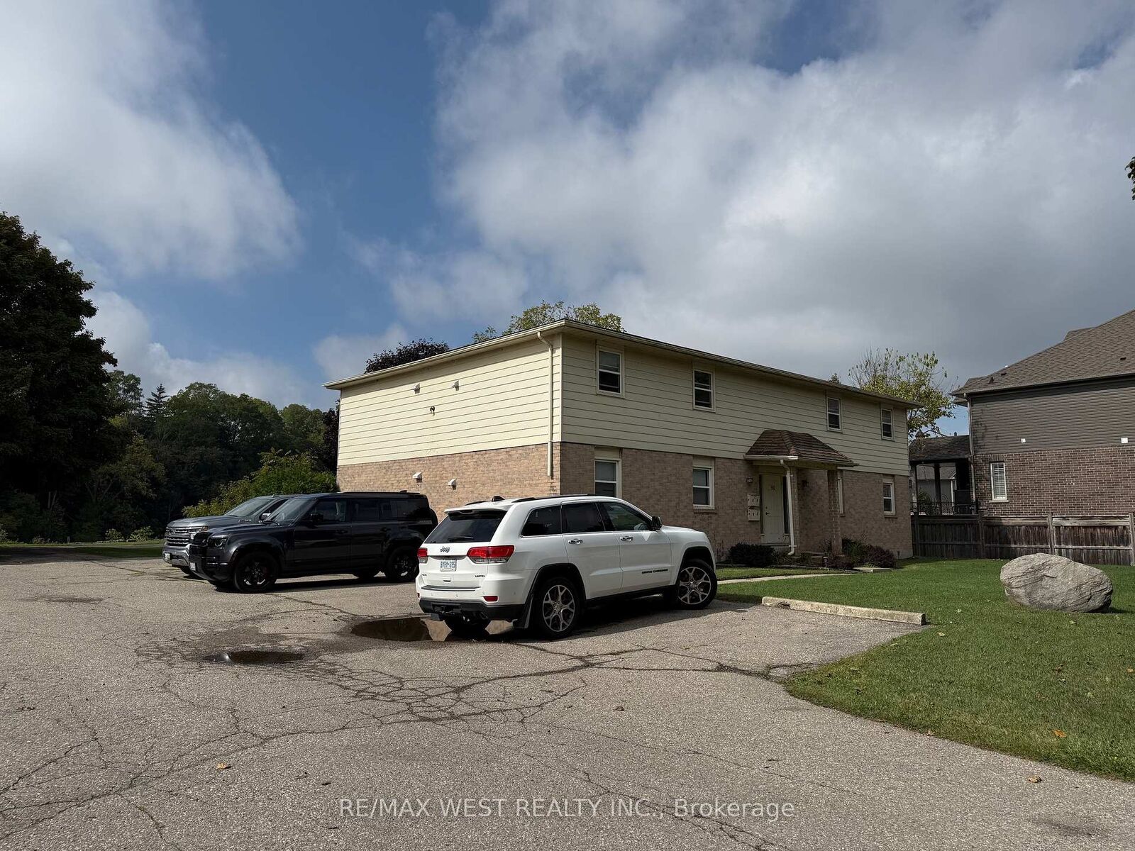 Property Photo: 60 Willow Street ON N3L 2K6
