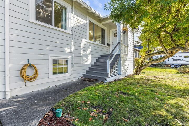 Property Photo:  3337 Kingsley St  BC V8P 4J8 