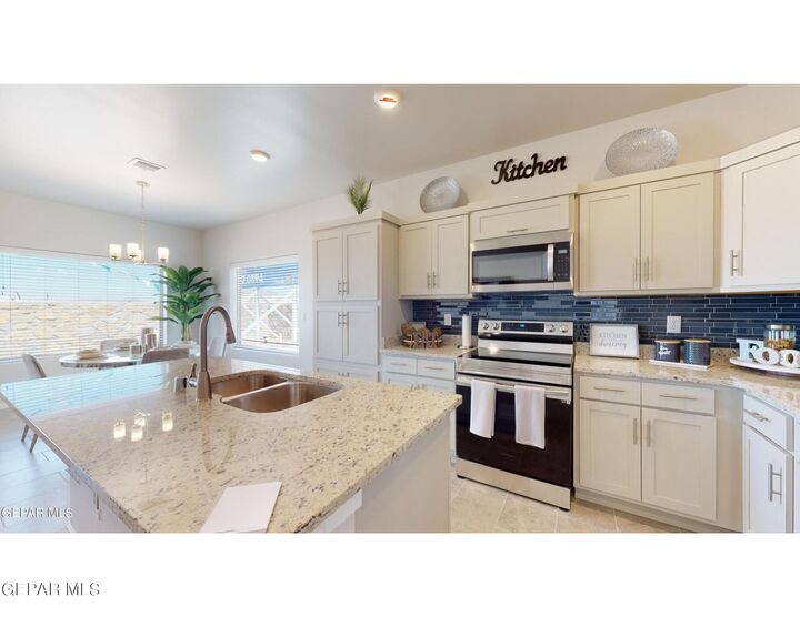 Property Photo:  904 Aircoupe Way  TX 79928 