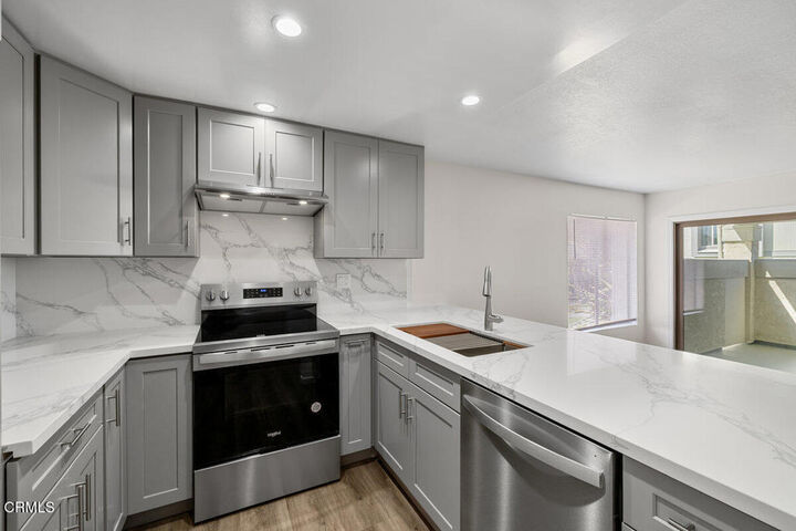Property Photo:  3107 Harbor Boulevard  CA 93035 