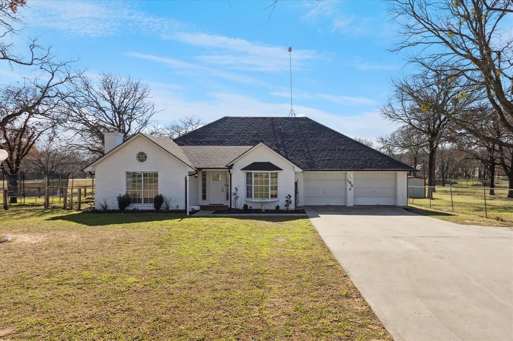 Property Photo:  135 County Road 4929  TX 76071 