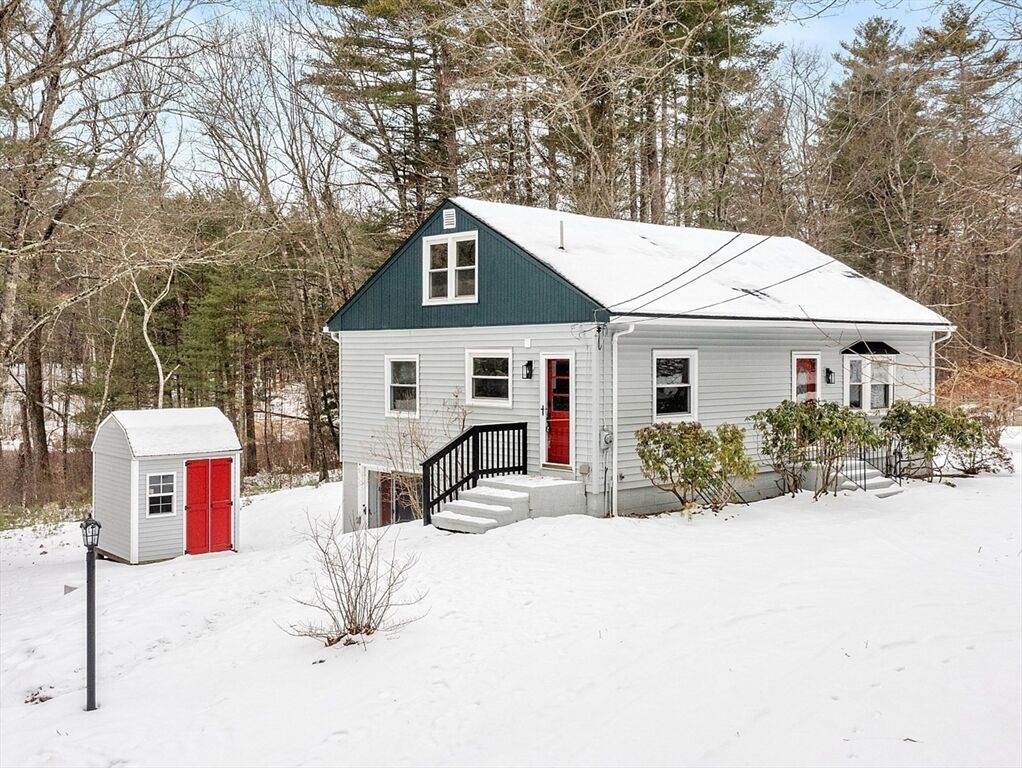 Property Photo:  10 Townsend Rd  MA 01464 