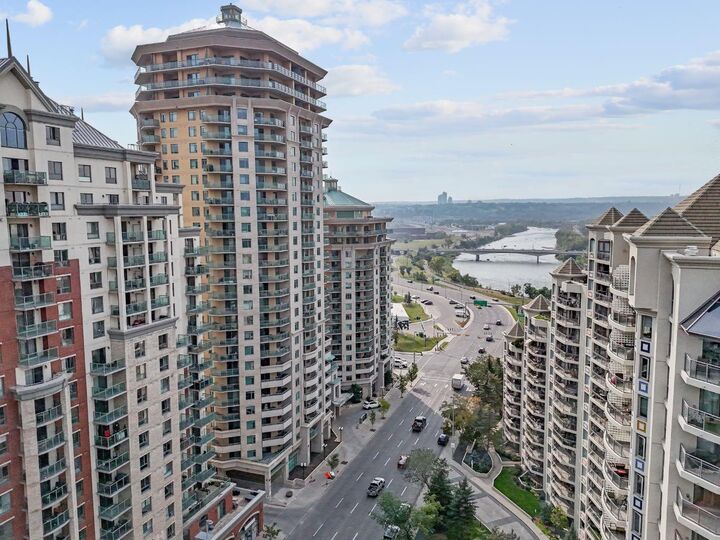 Property Photo: 1121 6 Avenue SW 407 AB T2P 5J4