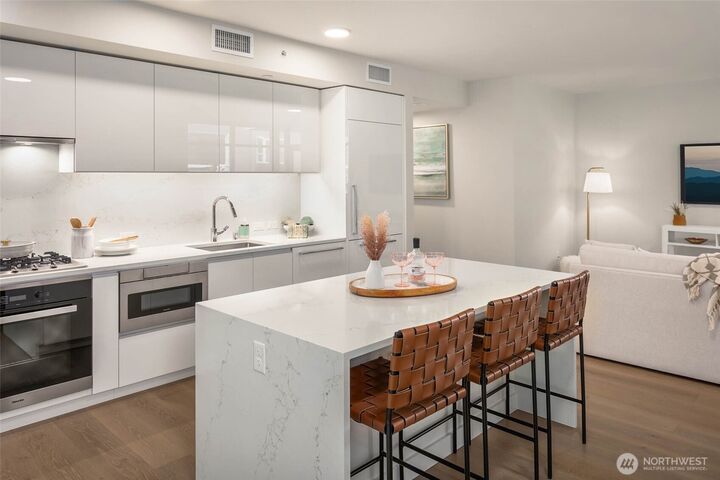 Property Photo:  1250  Alki Avenue SW 3H  WA 98116 