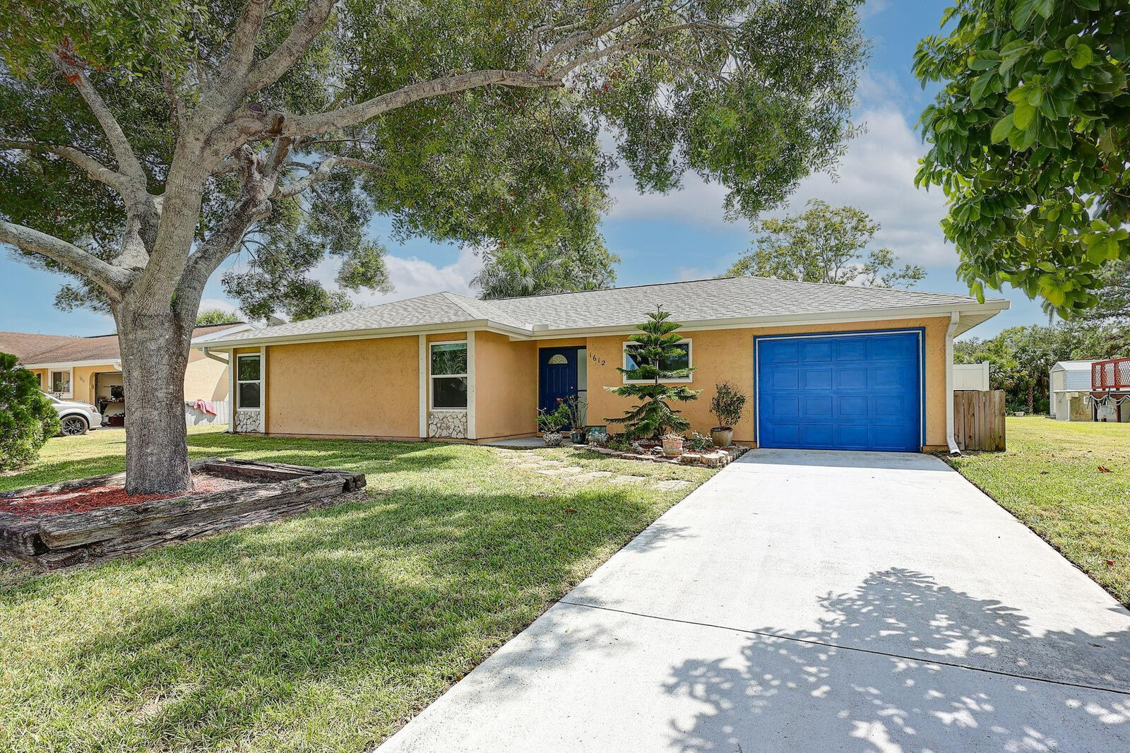 Property Photo:  1612 SE Cascella Court  FL 34952 