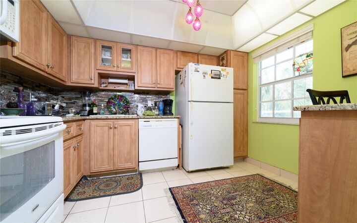 Property Photo:  545 Oaks Lane 310  FL 33069 