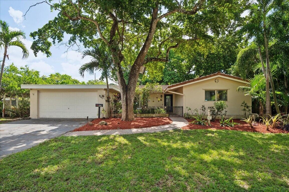 Property Photo:  840 Gardenia Lane  FL 33317 