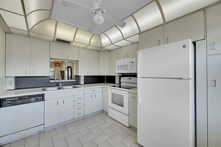 Property Photo:  2901 Victoria Circle K3  FL 33066 