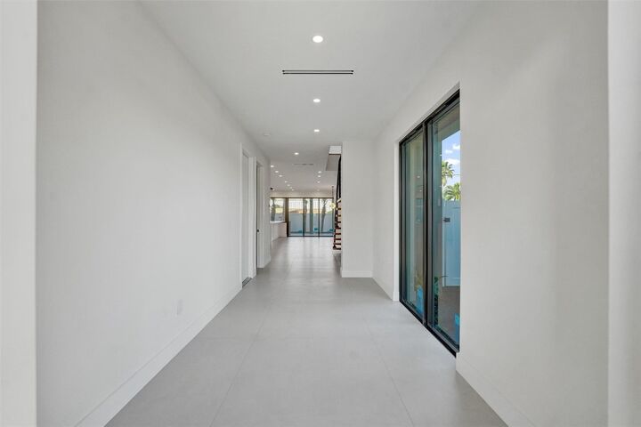 Property Photo:  1527 NE 15th Avenue  FL 33304 