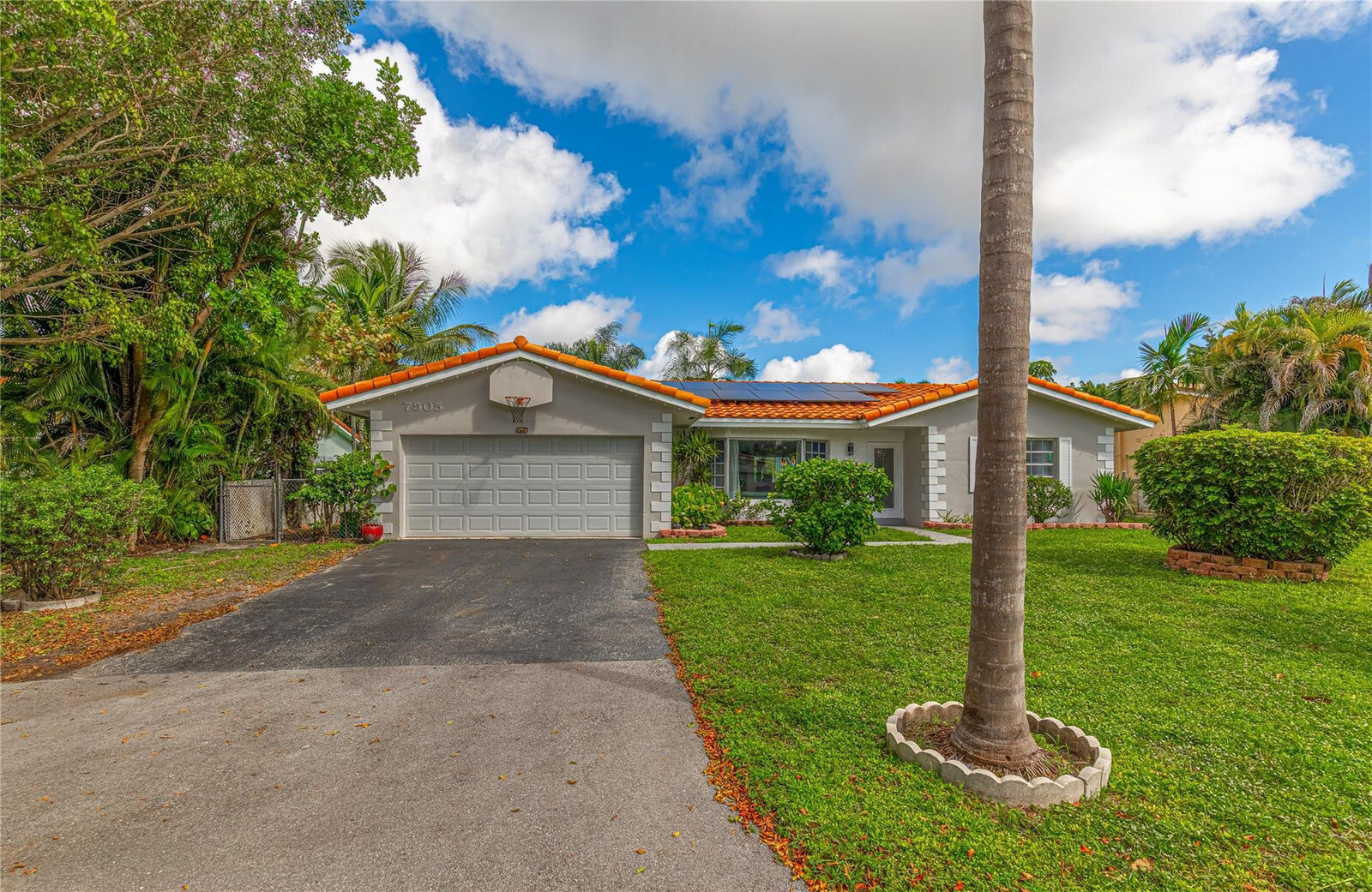 Property Photo: 7505 NW 40th Place FL 33065