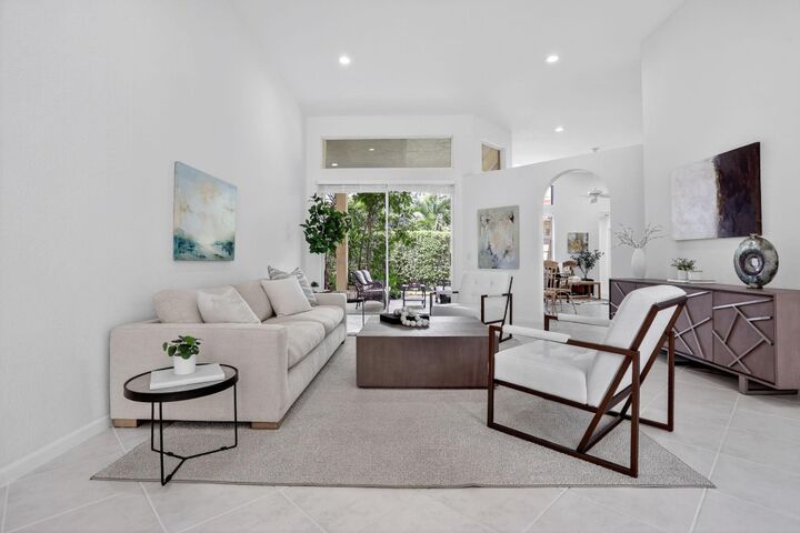 Property Photo:  2807 Oakbrook Lane  FL 33332 