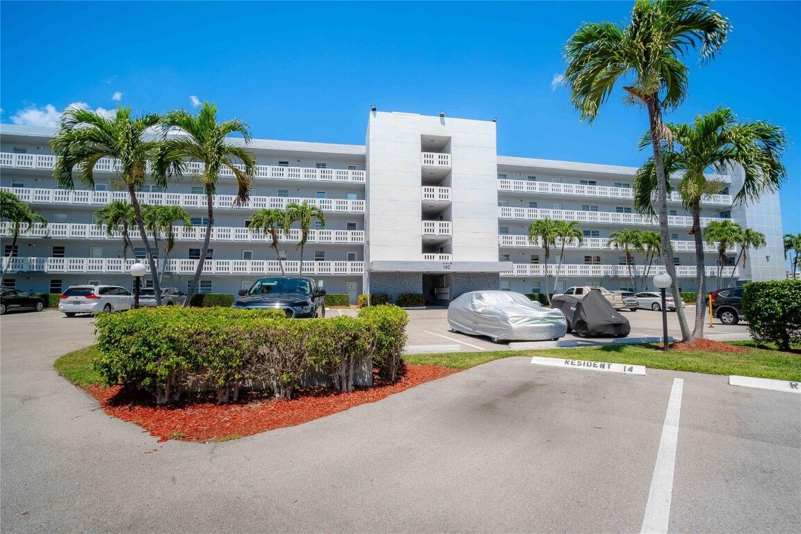 Property Photo:  190 SE 5th Avenue 501  FL 33004 
