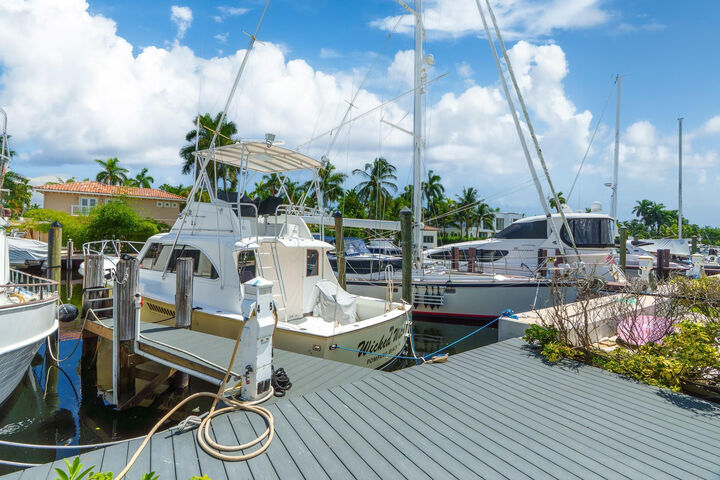 Property Photo:  70 Isle Of Venice 203  FL 33301 