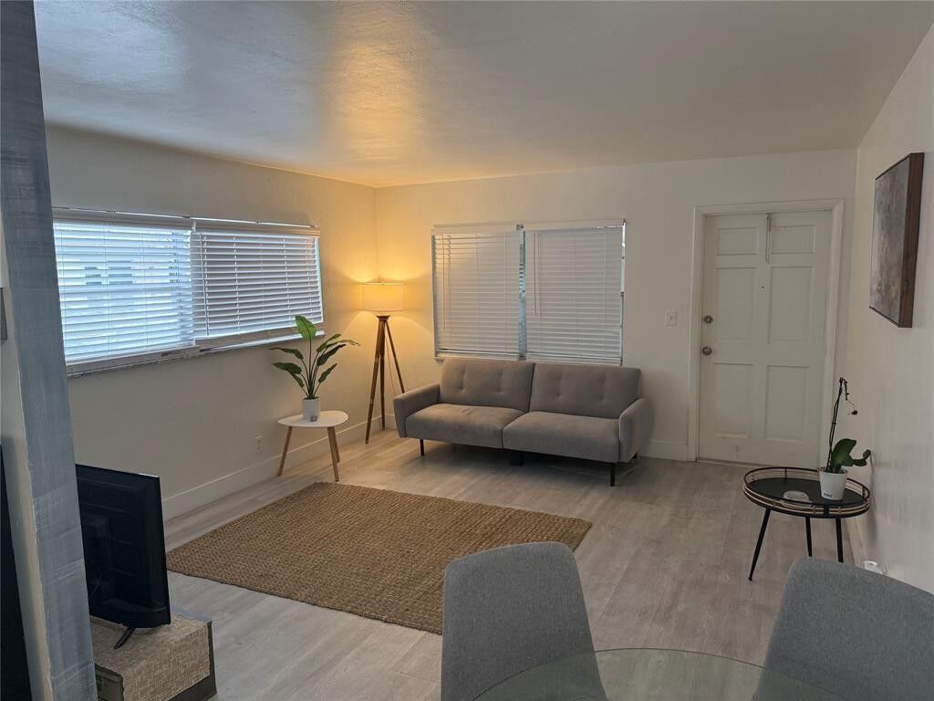 Property Photo: 1638 Plunkett Street 4 FL 33020