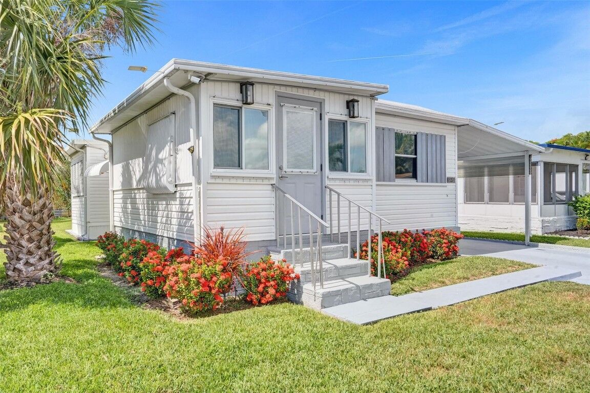 Property Photo:  2956 Harbor Lane  FL 33312 