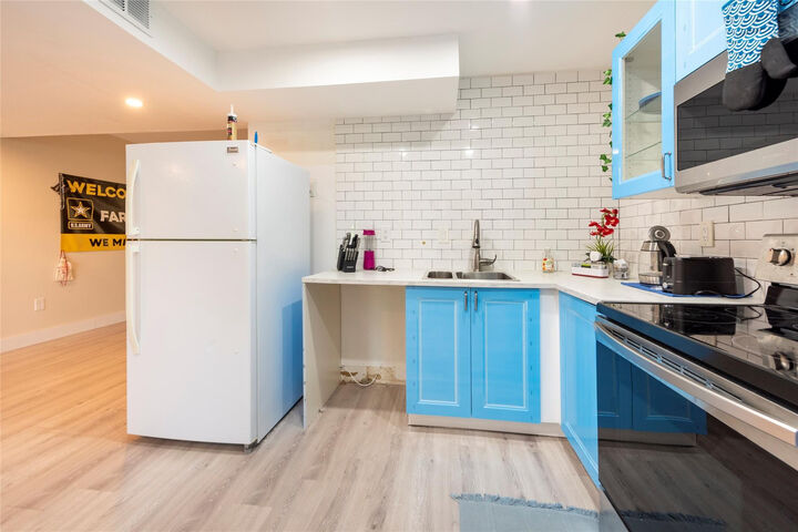 Property Photo:  8401 W Sample Road 21  FL 33065 