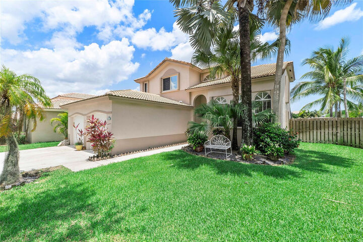 Property Photo:  466 E Royal Cove Circle  FL 33325 