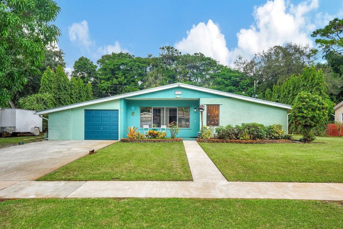 Property Photo:  2991 SW 21st Court  FL 33312 