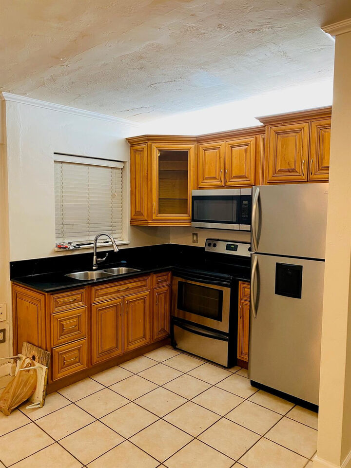 Property Photo:  1301 N 12th Court 12A  FL 33019 