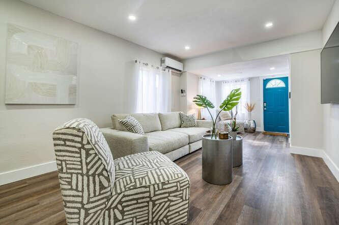 Property Photo:  919 NE 37th Street  FL 33334 