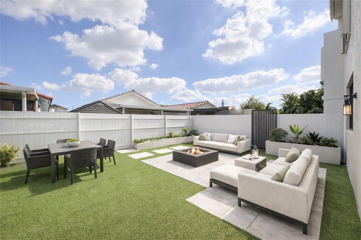 Property Photo:  4281 W 10th Court  FL 33012 