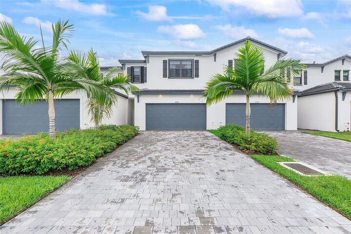 Property Photo: 4965 Oakmont Drive FL 33312