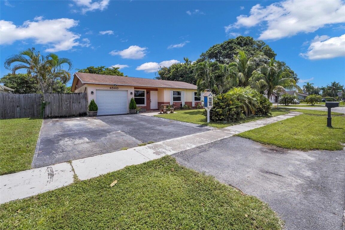 Property Photo:  4540 NW 77th Terrace  FL 33351 