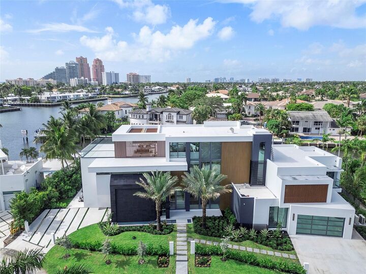 Property Photo:  2880 NE 28th Street  FL 33306 