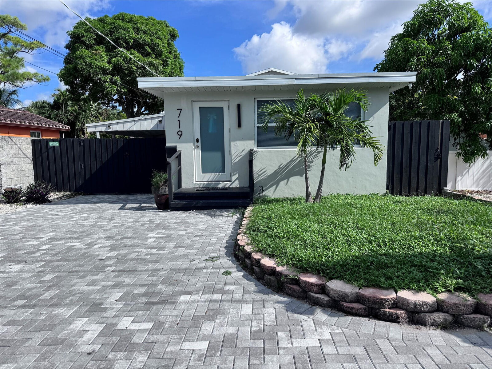 Property Photo:  719 NE 38th Street  FL 33334 