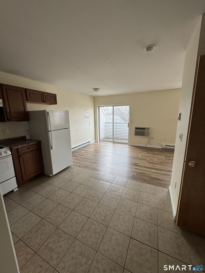 Property Photo:  4 Warwick Street Apt 14  CT 06513 