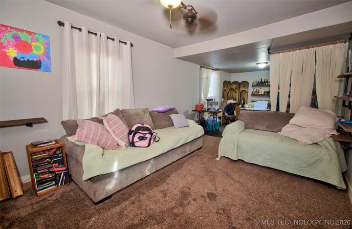 Property Photo:  976 E Summit Street  OK 74403 