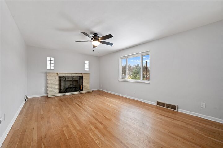 Property Photo: 812 Parkway Ave PA 15235