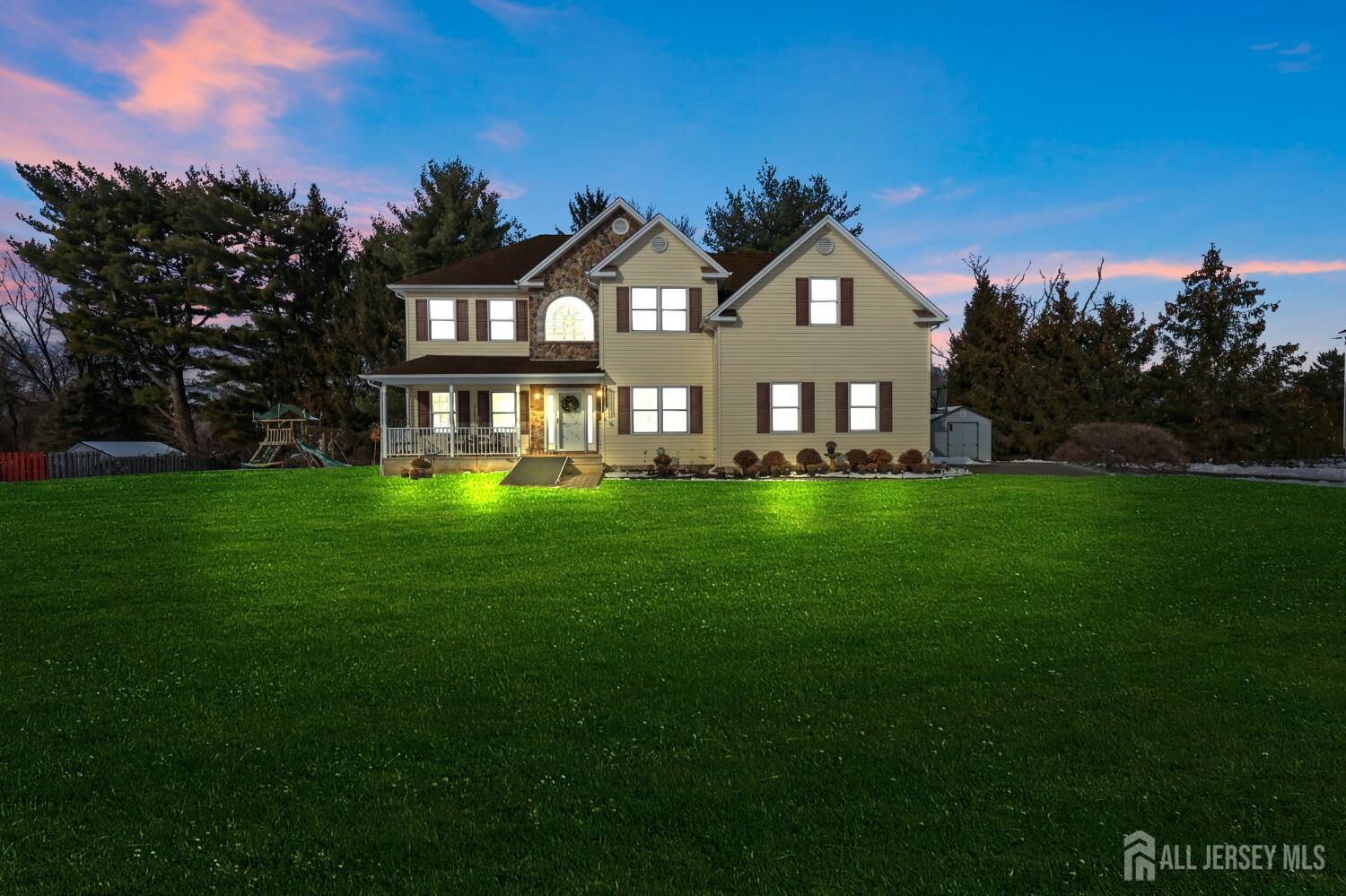 Property Photo:  5 Ridge Top Terrace  NJ 07882 