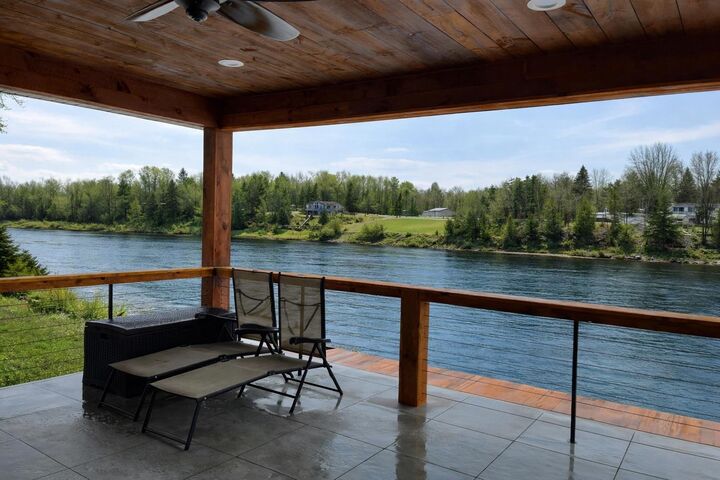 Property Photo:  777 Quillette Street  MI 48612 