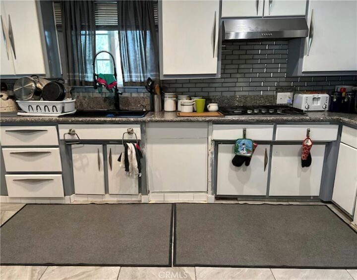 Property Photo:  2708 College Avenue  CA 93306 