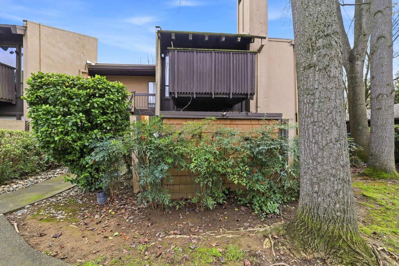 Property Photo:  2229 Woodside Lane #4  CA 95825 