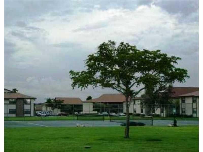 Property Photo:  10006 Winding Lake Road 104  FL 33351 