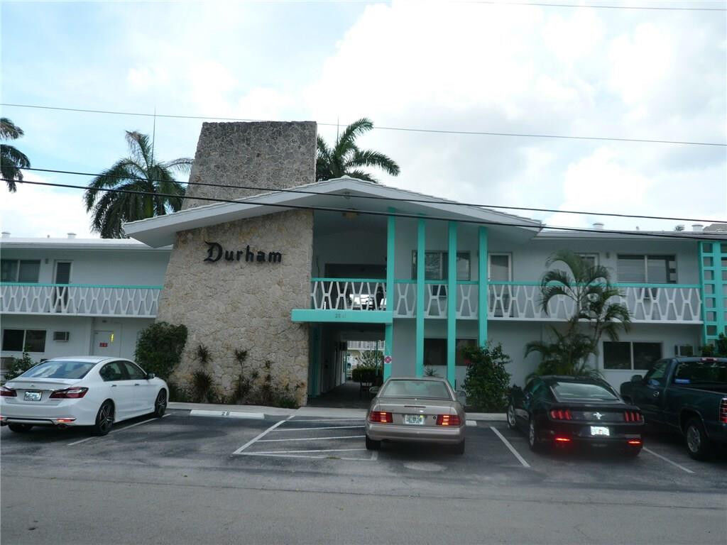 Property Photo:  2841 NE 32nd Street 32  FL 33306 