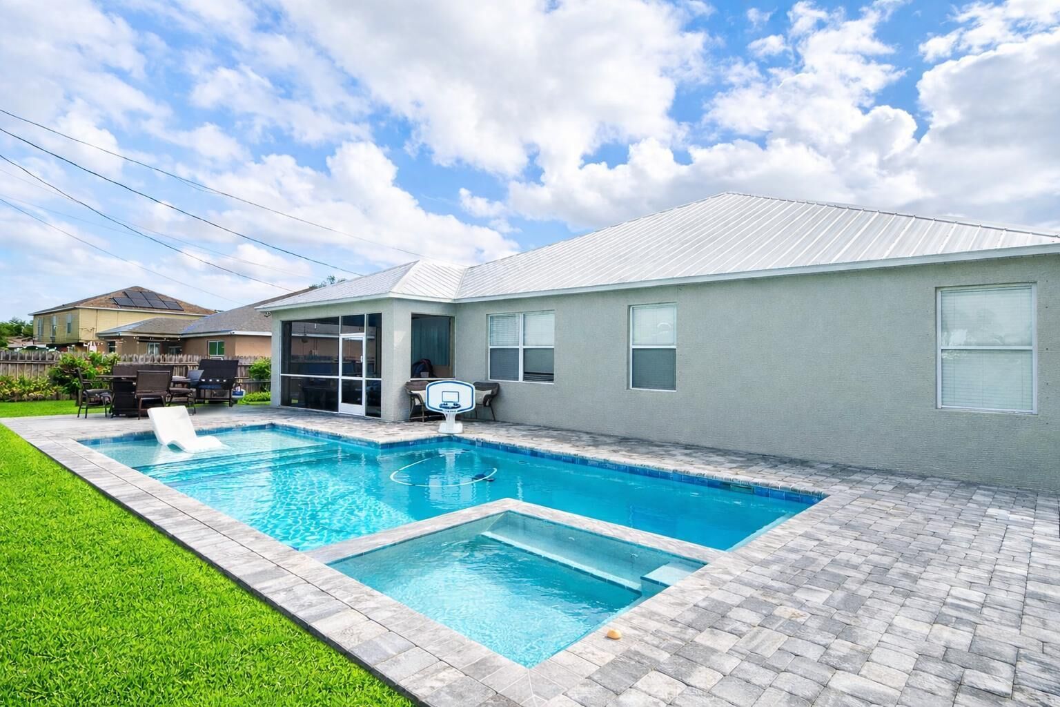 Property Photo: 941 SW McElroy Avenue FL 34953
