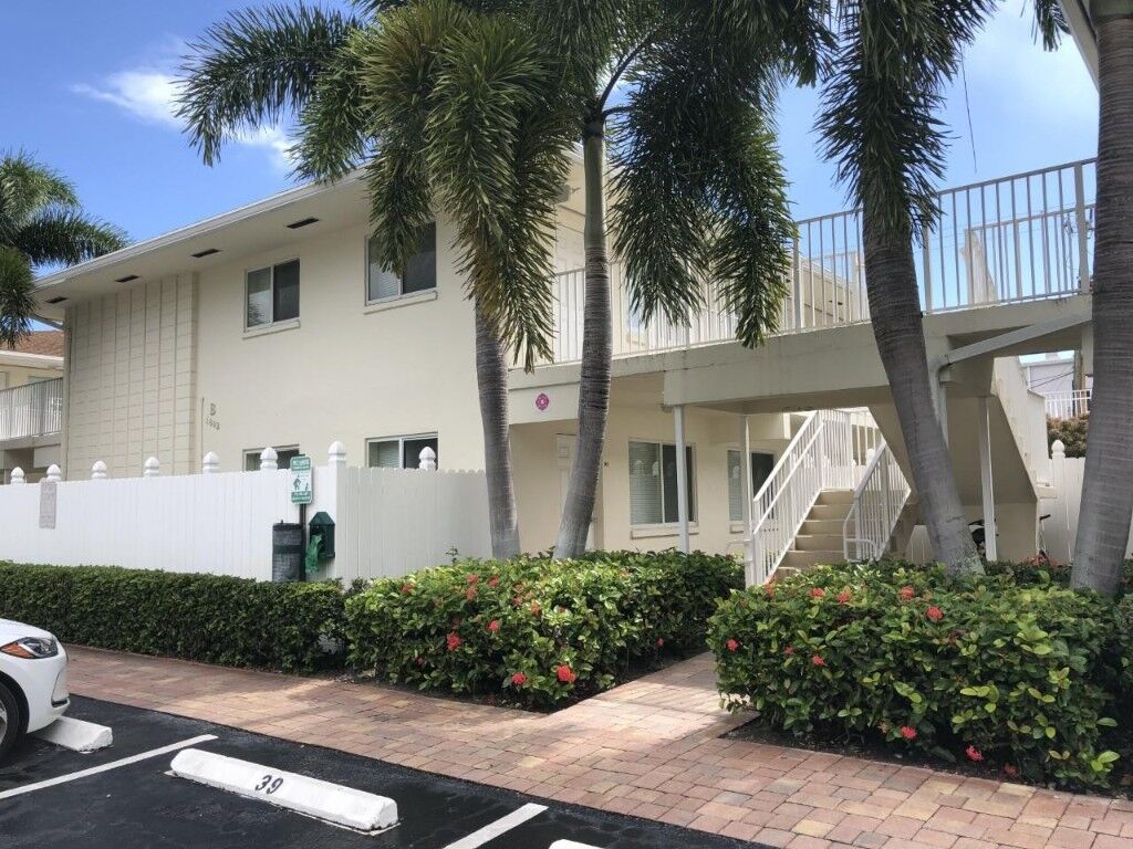 Property Photo:  1892 NE 46th Street B 1  FL 33308 